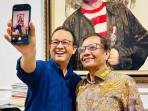 Anies-Baswedan-dan-Mahfud-MD-selfie-eak.jpg